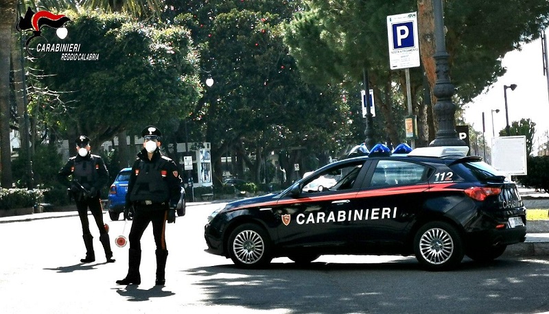 inseguimento carabinieri locri con mascherina