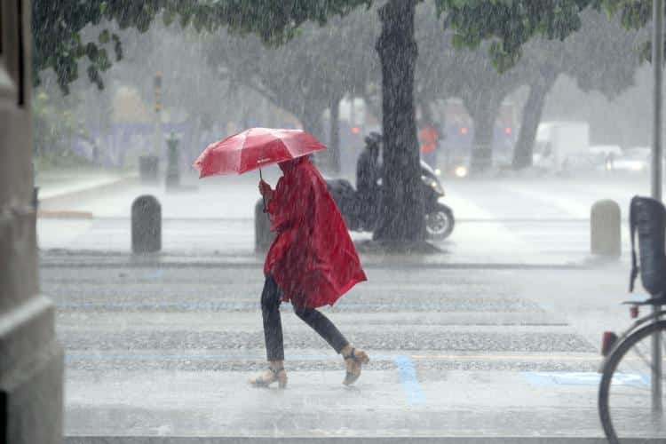 Piogge e temporali investiranno il Sud, scatta l'allerta meteo in Calabria